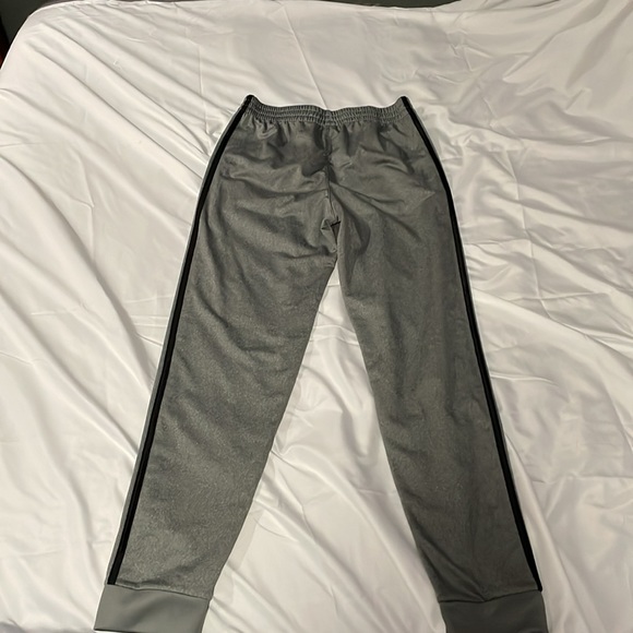 Grey and black Adidas joggers - Picture 3 of 8